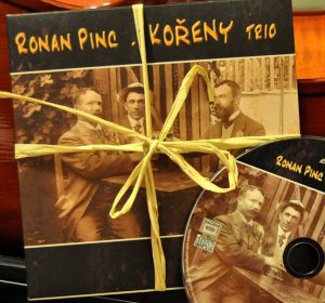 pochette CD sur violoncelle REC